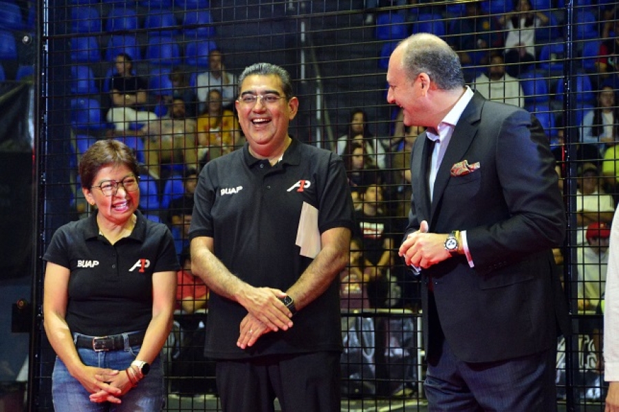 La rectora Lilia Cedillo y el gobernador Sergio Salomón encabezan la premiación de la final del Torneo A1 Pádel Puebla 2024