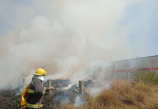 Gobierno de Puebla refuerza combate de incendios forestales