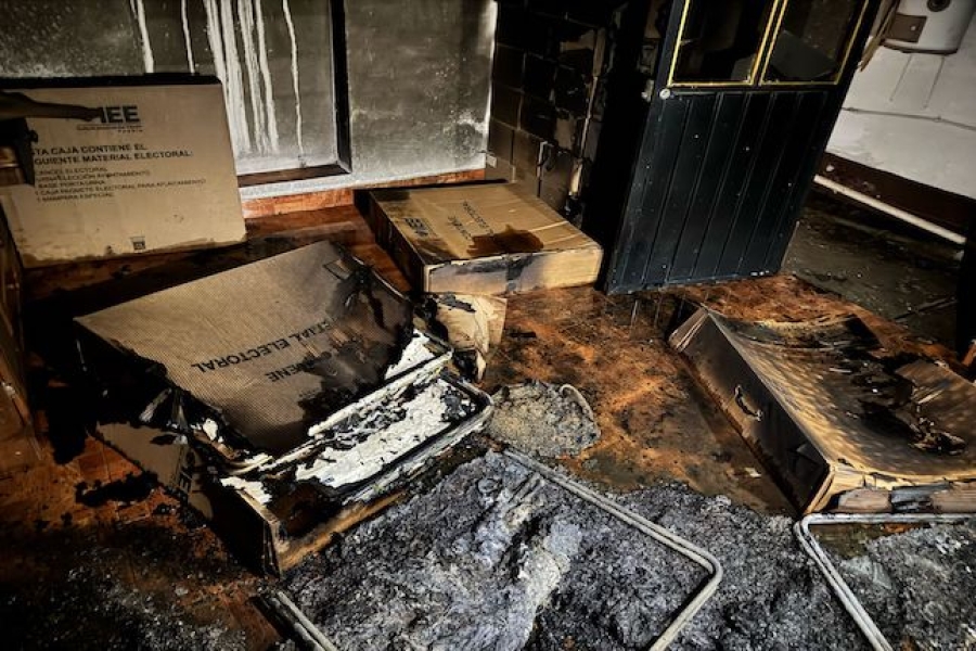 Intentan quemar instalaciones del IEE en Chignahuapan con bombas molotov