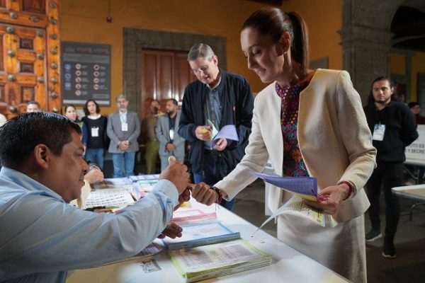 “Que viva la democracia”: Presidenta Claudia Sheinbaum participa en la primera elección del Poder Judicial