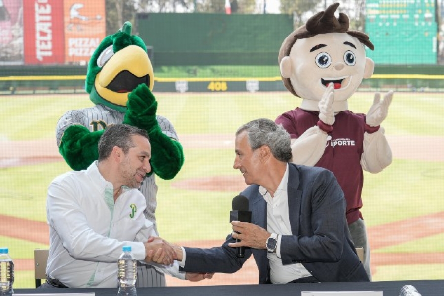 Pepe Chedraui firma convenio con Pericos de Puebla