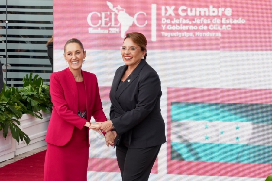 Claudia Sheinbaum saluda a Xiomara Castro