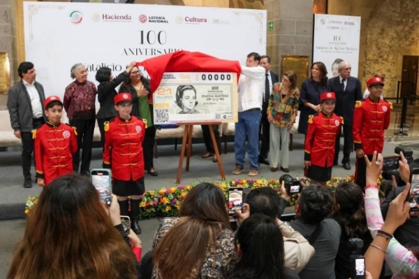 Con billete conmemorativo de Lotería Nacional rinden homenaje a Ifigenia Martínez en el Centenario de su natalicio