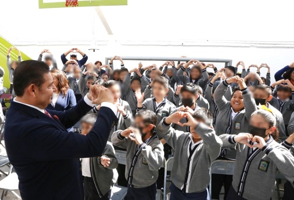 Un regreso con historia: El Gobernador Alejandro Armenta visita su alma máter