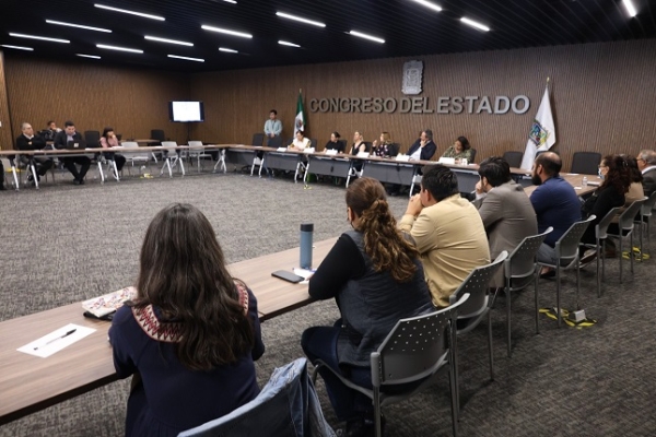 Continúa Congreso con la conmemoración &quot;8 días para el 8M&quot;