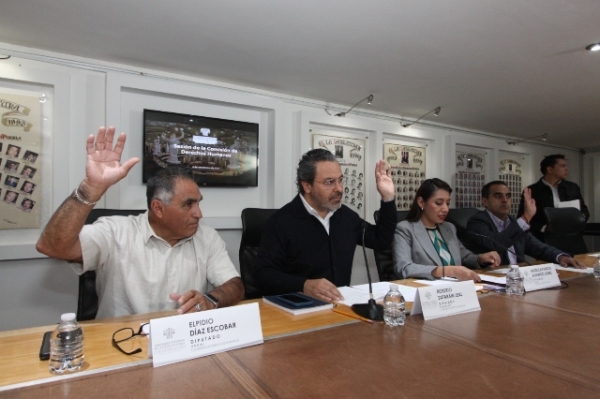 Aprueba Comisión del Congreso reconocimiento a mujeres con “Medalla Ángeles Espinosa Yglesias”