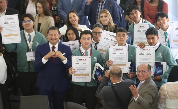 Talento de estudiantes poblanos brilla en Festival Académico Nacional