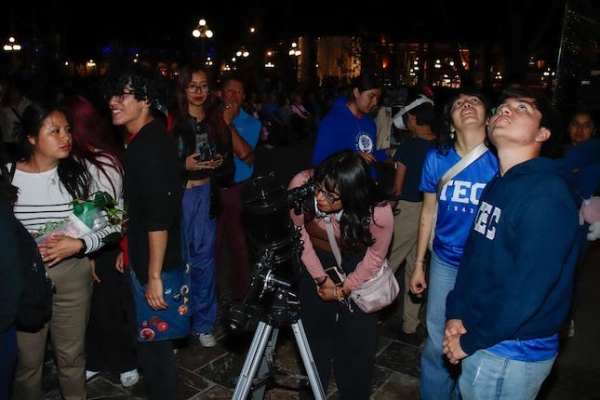 Jóvenes exploran el universo y su mitología a través del legado de mujeres con Venus y Lunas