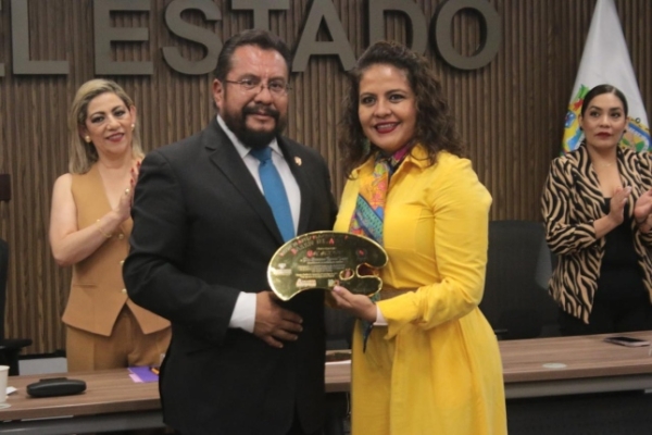 Entregan en el Congreso del Estado galardones por Aniversario del Barrio del Artista