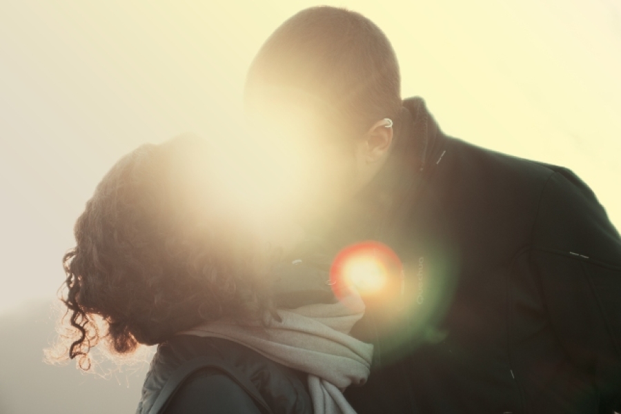 Un beso revela qué sienten por ti, afirma especialista