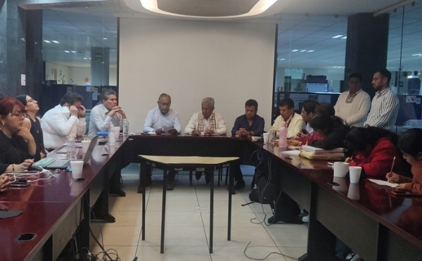 Autoridades educativas dialogan para buscar solución a las peticiones de alumnas de Teteles