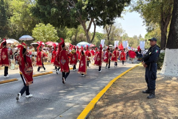 Saldo blanco durante Desfile Conmemorativo a la Batalla de Puebla