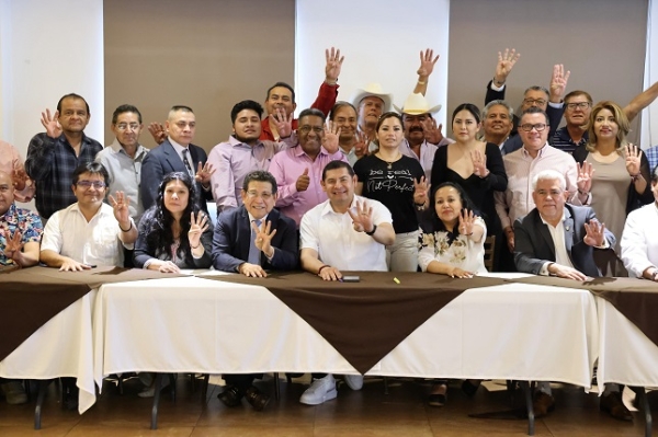 Líderes migrantes de Puebla cierran filas con Armenta