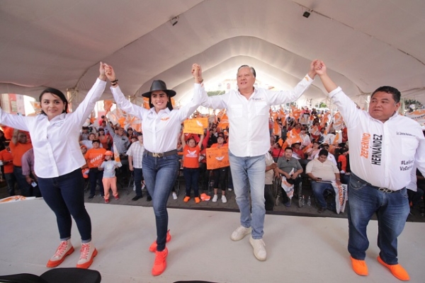 Fer Morales y Zeferino Hernández son recibidos por las y los ciudadanos de Huauchinango