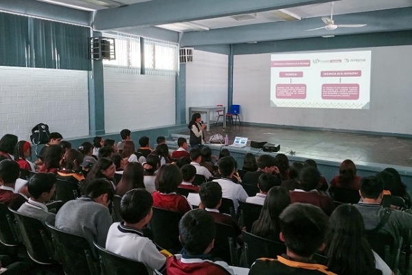 Promueve Gobierno de la Ciudad relaciones sanas entre jóvenes a través de conferencias