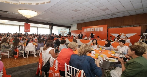 Fernando Morales es poyado por más de 600 mujeres poblanas