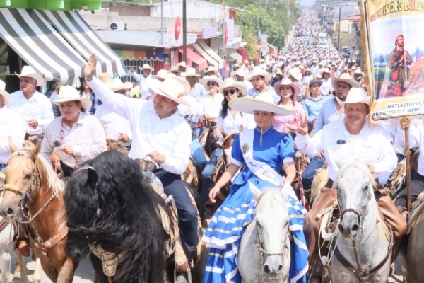Gobernador Armenta se une a la cabalgata más grande en honor a San Isidro Labrador